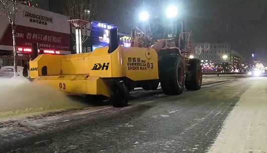 因为有你,这个雪天不在寒冷,除雪保障——玩球(中国)为您服务(图2) 因为有你,这个雪天不在寒冷,除雪保障——玩球(中国)为您服务(图2)